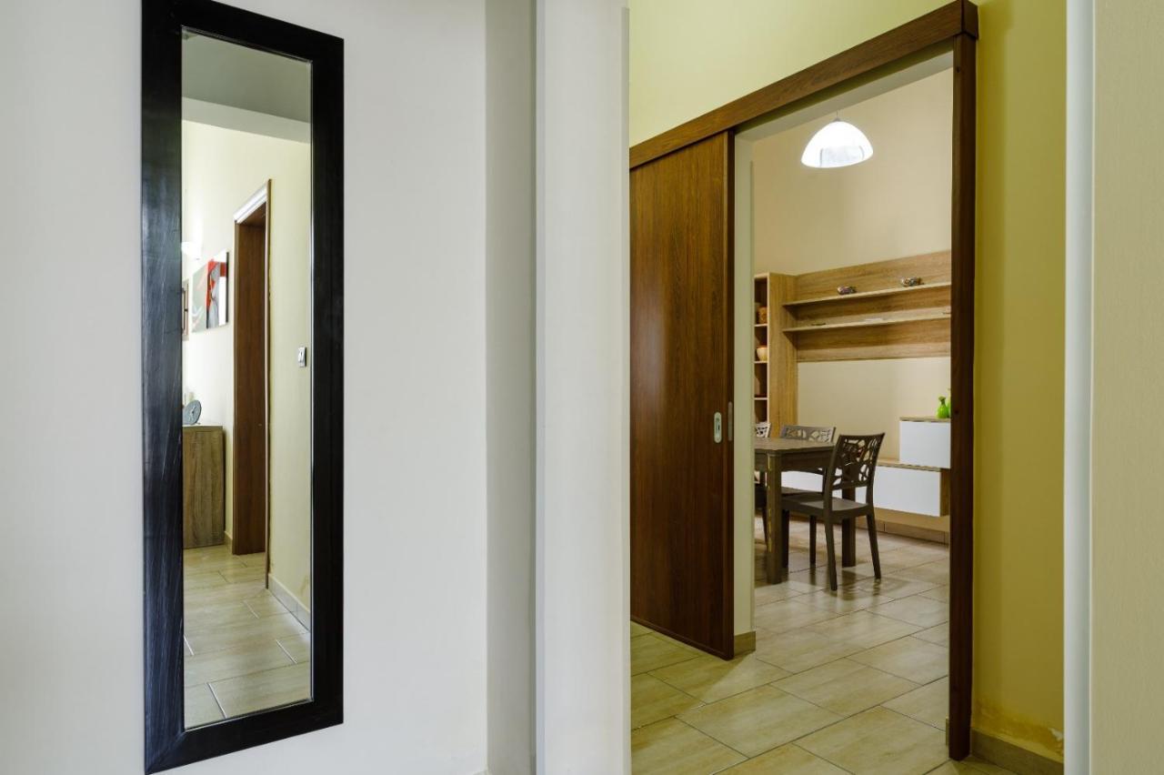 Vacation Rental "Nonna Cecilia" 莱切 外观 照片